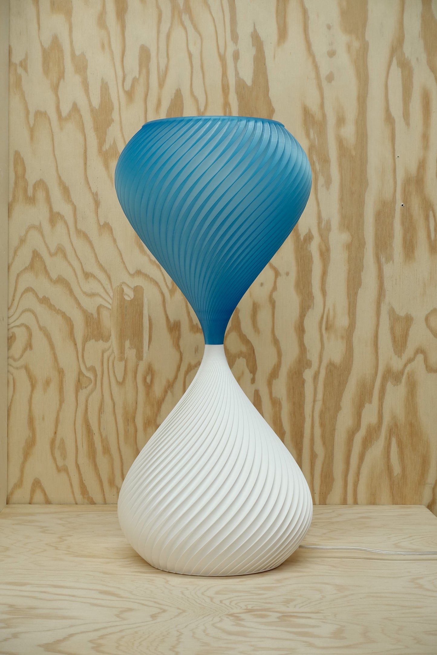 S2_21  Iceland Bleu & Milky White